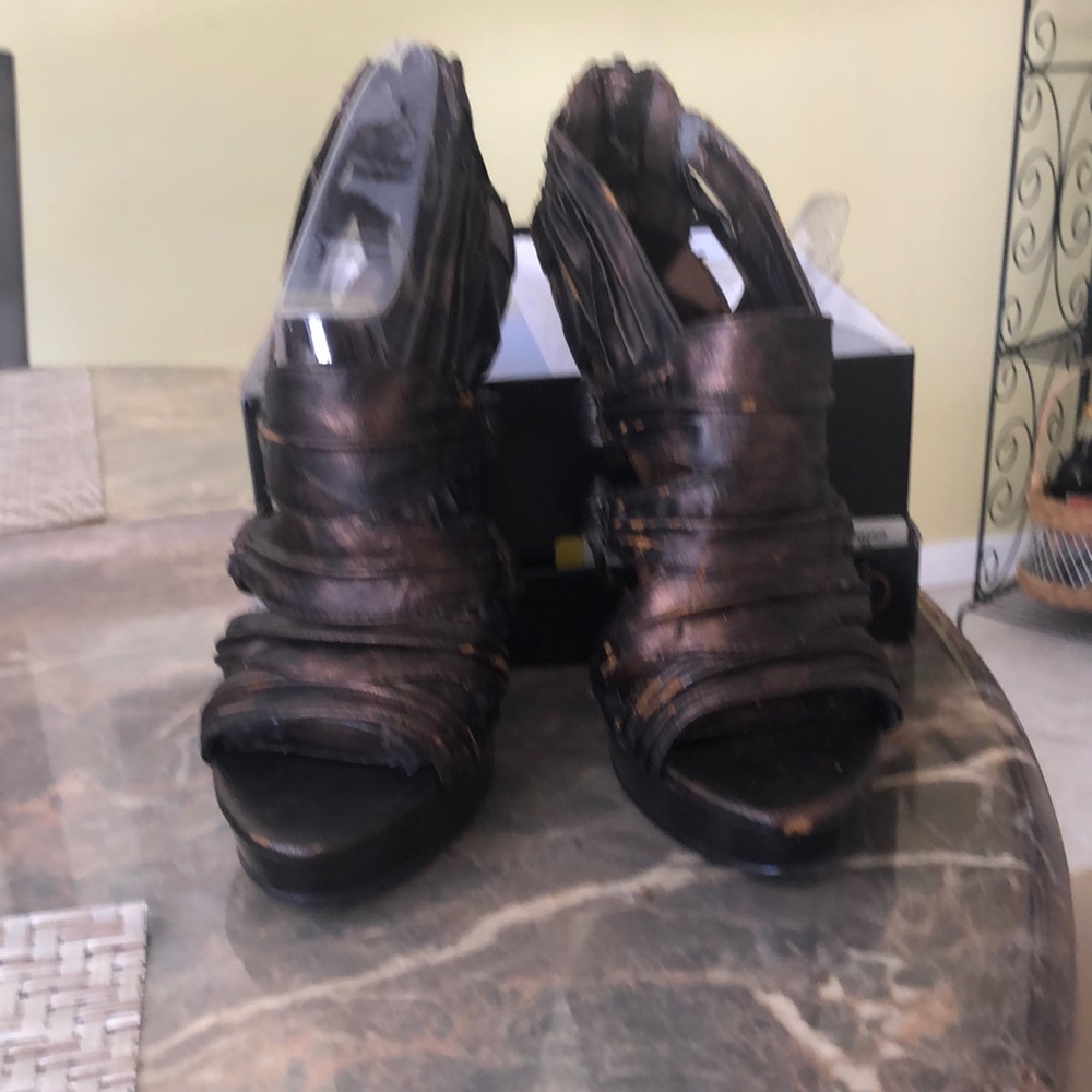Carlos Santana Regent Bronze heels. Zipper in back.